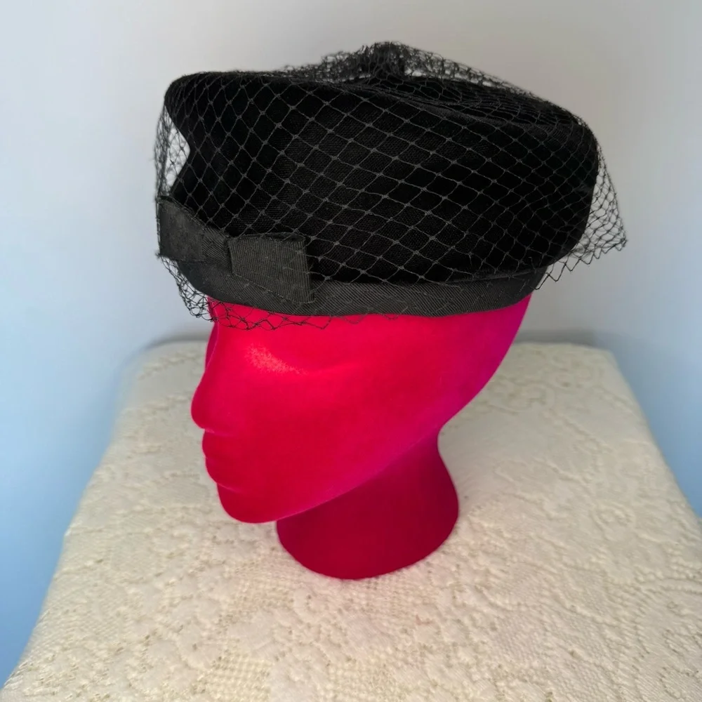Vintage Elegant Black Veiled Hat Union Made in the‎ USA